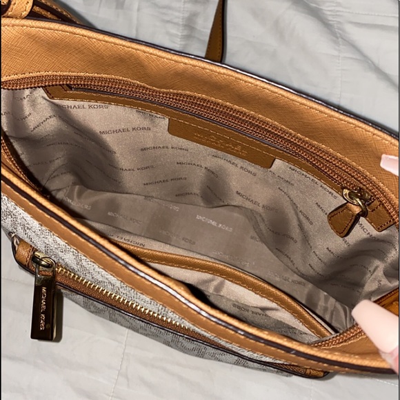 Vanilla Michael’s Kors backpack/purse/wallet set - Picture 7 of 10